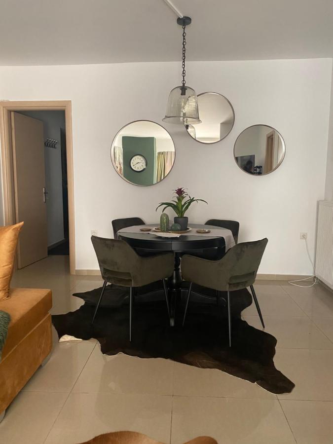 Little John Luxury Apartment Pire Dış mekan fotoğraf