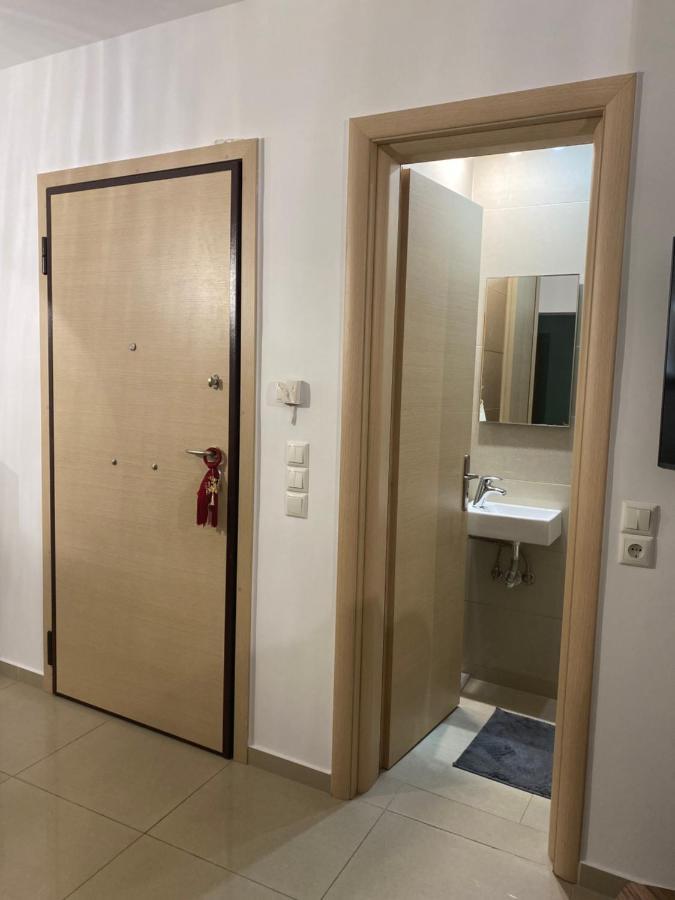 Little John Luxury Apartment Pire Dış mekan fotoğraf