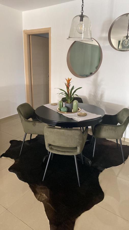 Little John Luxury Apartment Pire Dış mekan fotoğraf